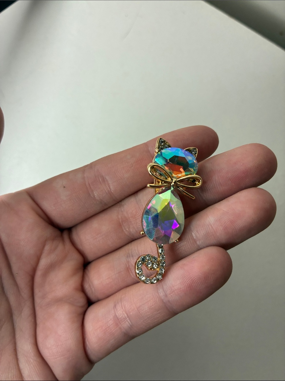 Iridescent Crystal Cat Brooch Rhinestone Gold Tone Pin Vintage Jewelry - Picture 7 of 7